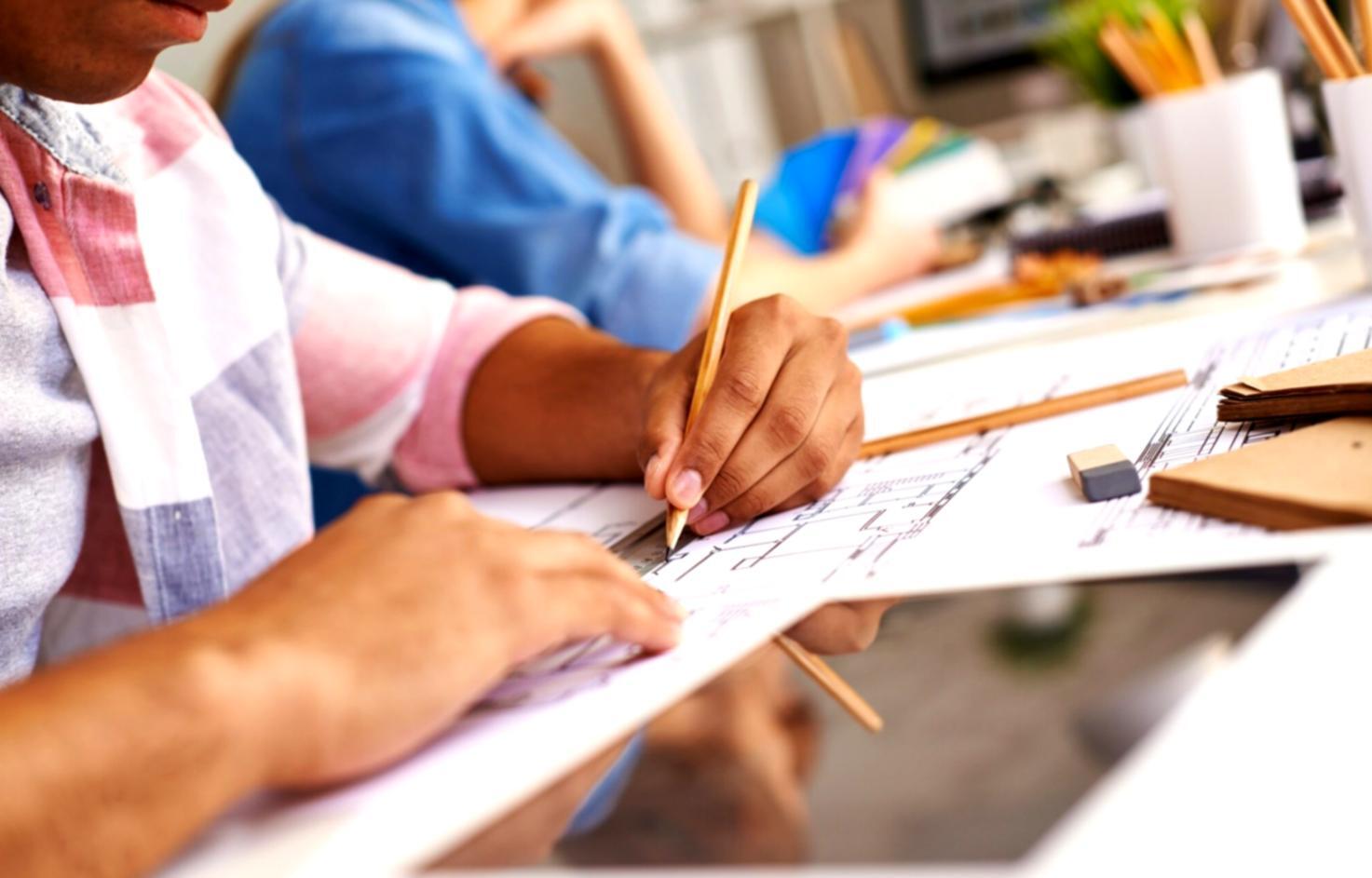 Bureau jaraxylovent avec équipements d'analyse